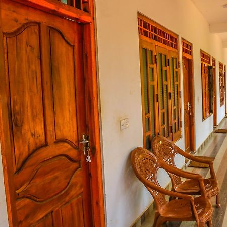 French Garden Eagle Wings Inn Uppuveli ภายนอก รูปภาพ