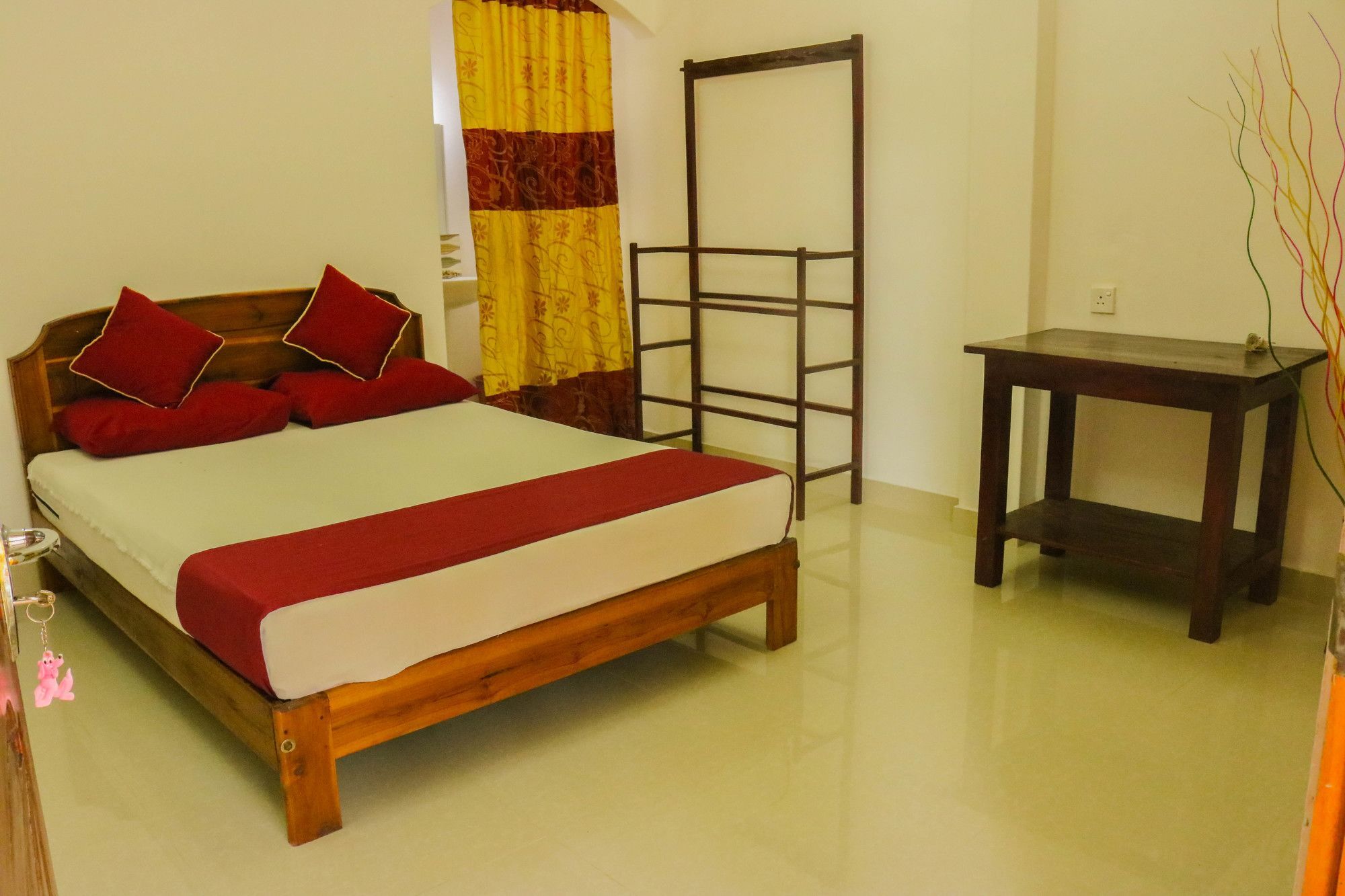 French Garden Eagle Wings Inn Uppuveli ภายนอก รูปภาพ