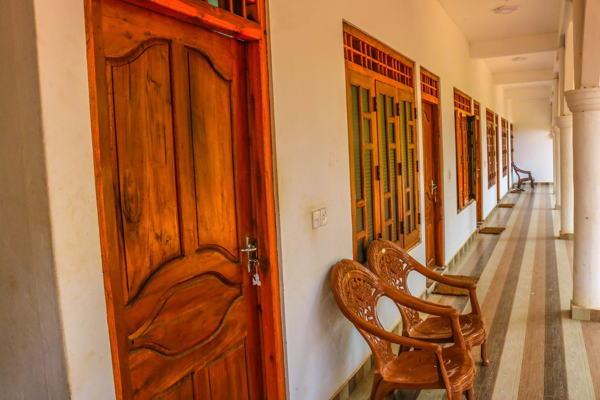 French Garden Eagle Wings Inn Uppuveli ภายนอก รูปภาพ